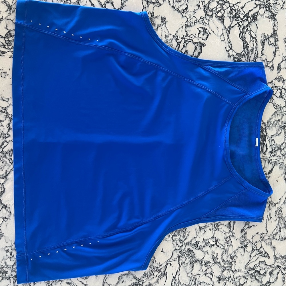 Lululemon Sculpt tank cropped with Vent back. Blue, Size 4